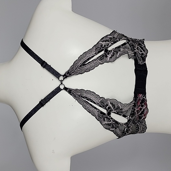 ⭐️2/ $40⭐️ La Senza Beyond Sexy Classic Plunge Push Up Black Lace Bra Size 32B - Picture 3 of 16